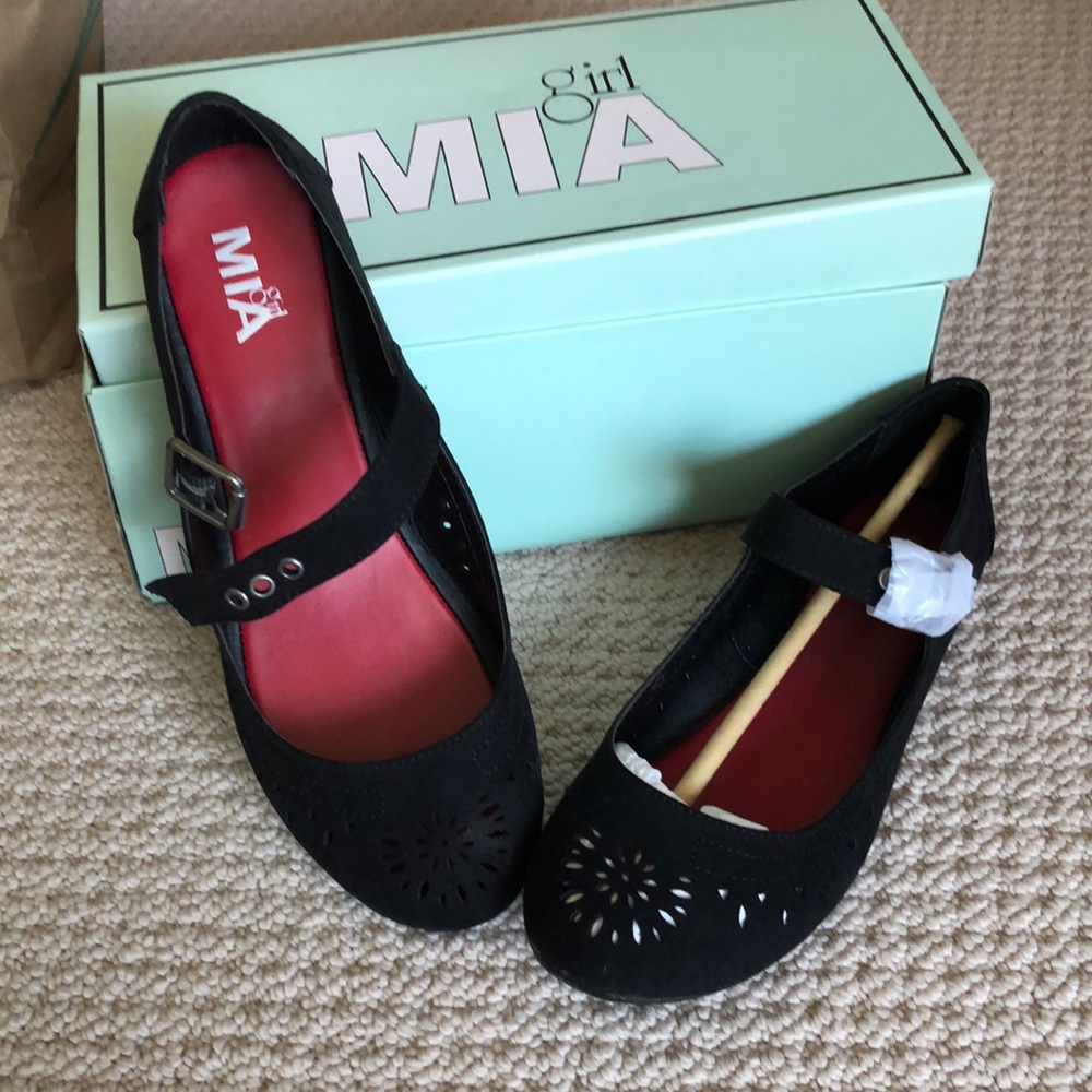 Cute, Comfortable Mary Janes in Black Brushed Fabric - NIB!
